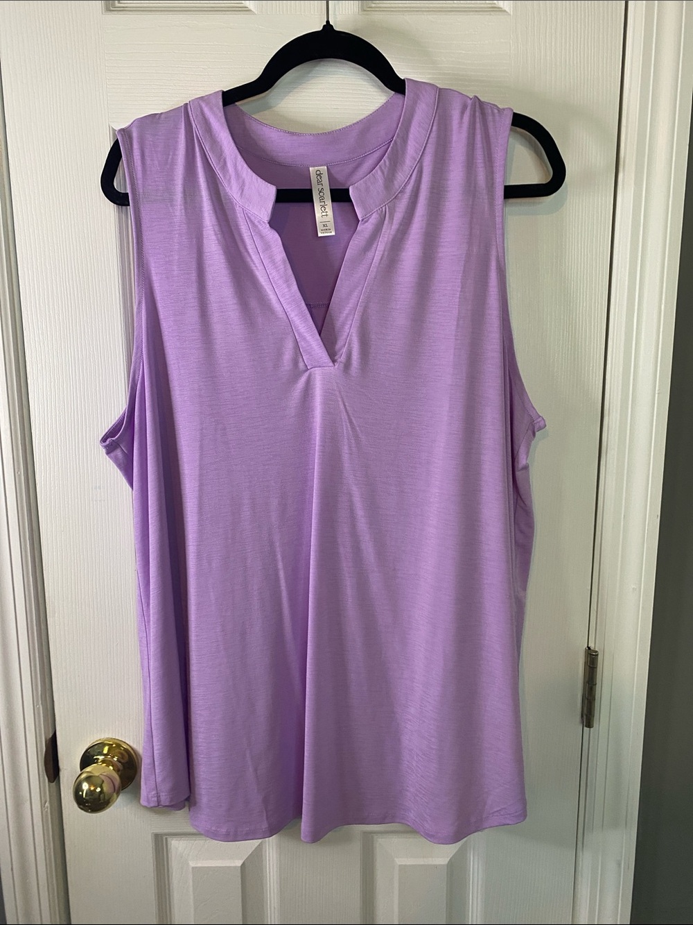 Dear Scarlett  Sleeveless V-Neck Tank Top V Neck Size XL.